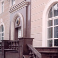 Облицовка фасада мрамором
