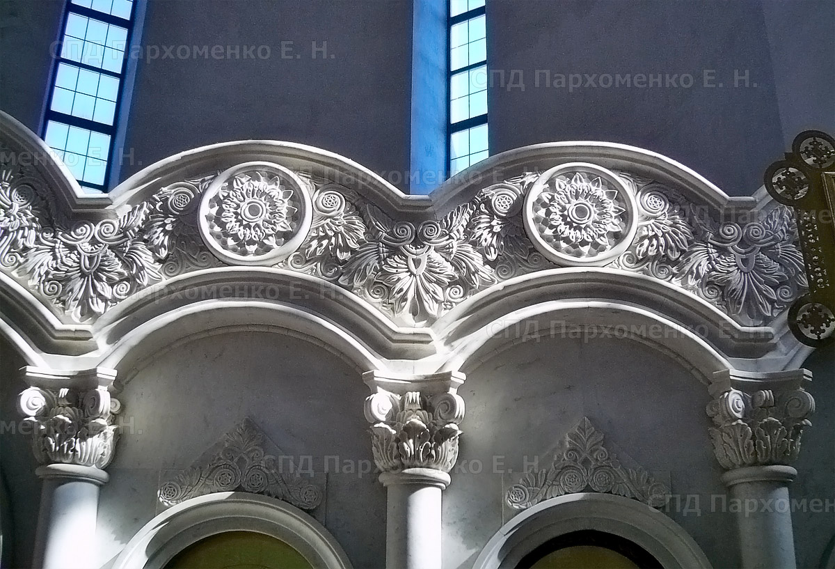 Иконостас в церкви