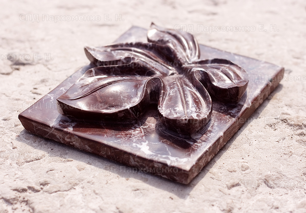 Орнамент: резьба по красному мрамору