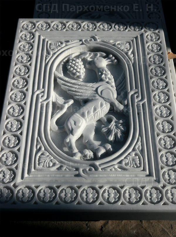 Церковная прорезная резьба по мрамору