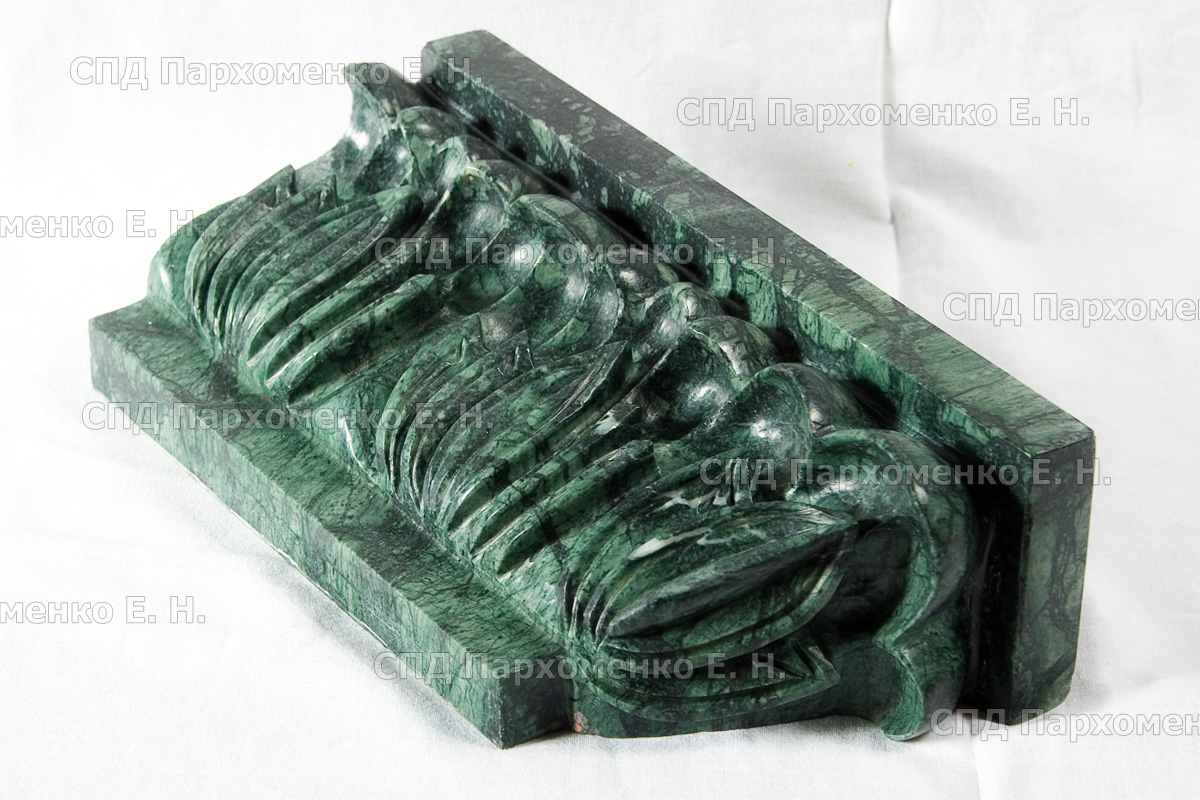 Резной мраморный фриз