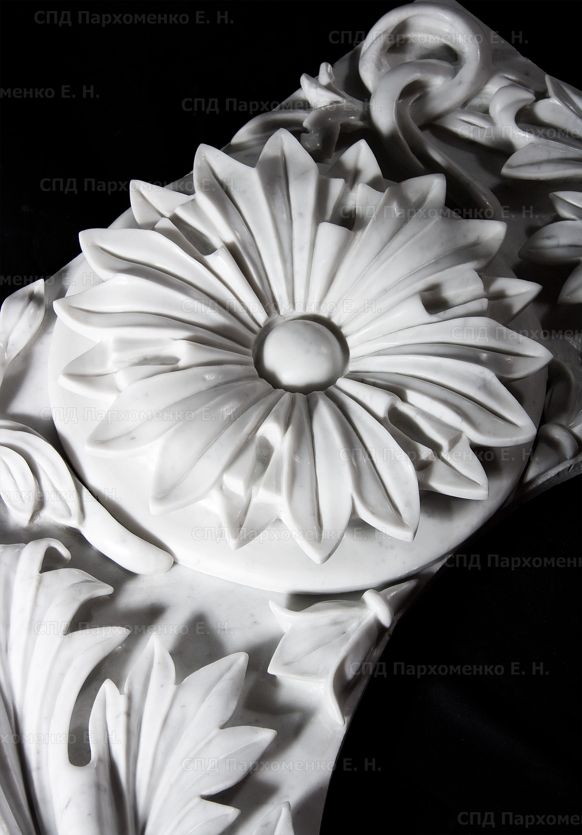 Мраморная розетка для иконостаса