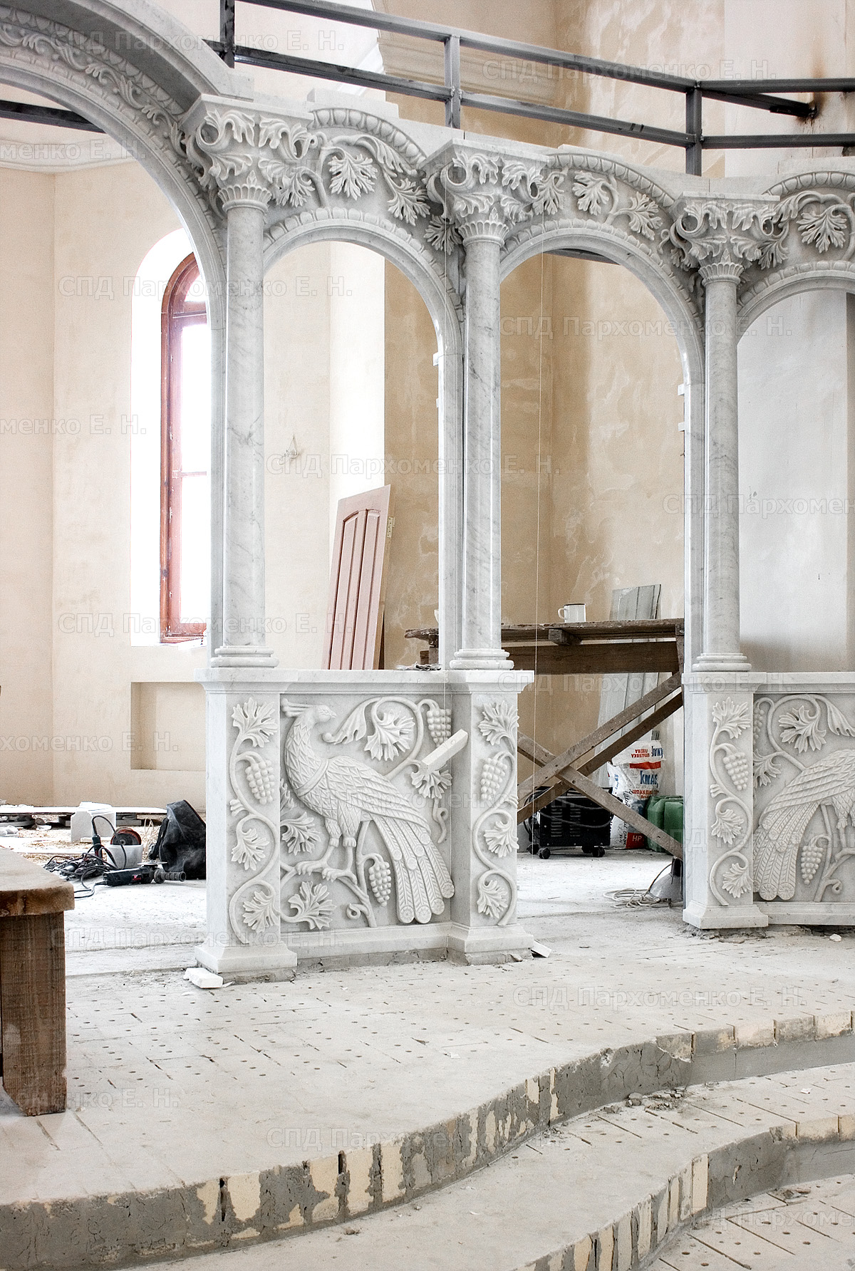 Монтаж резных деталей иконостаса в Украине