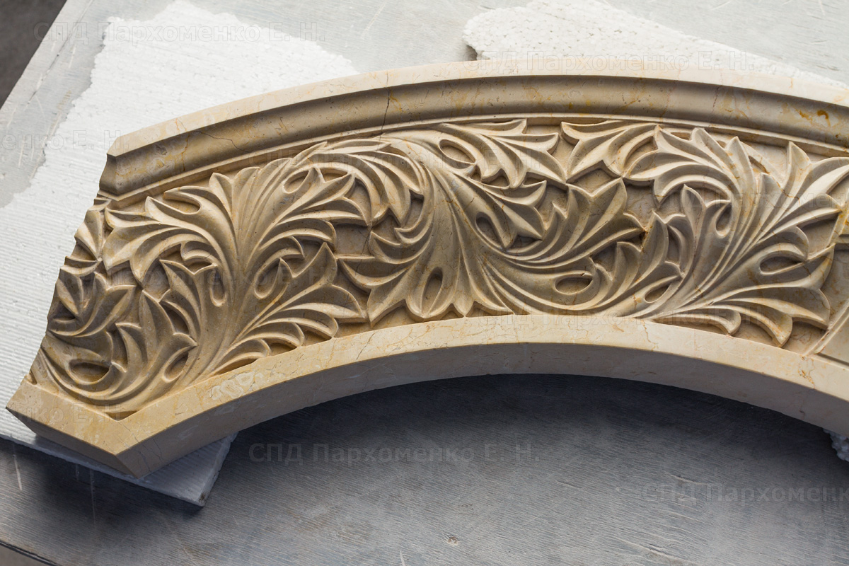 Резьба по мрамору для иконостаса бежевого цвета