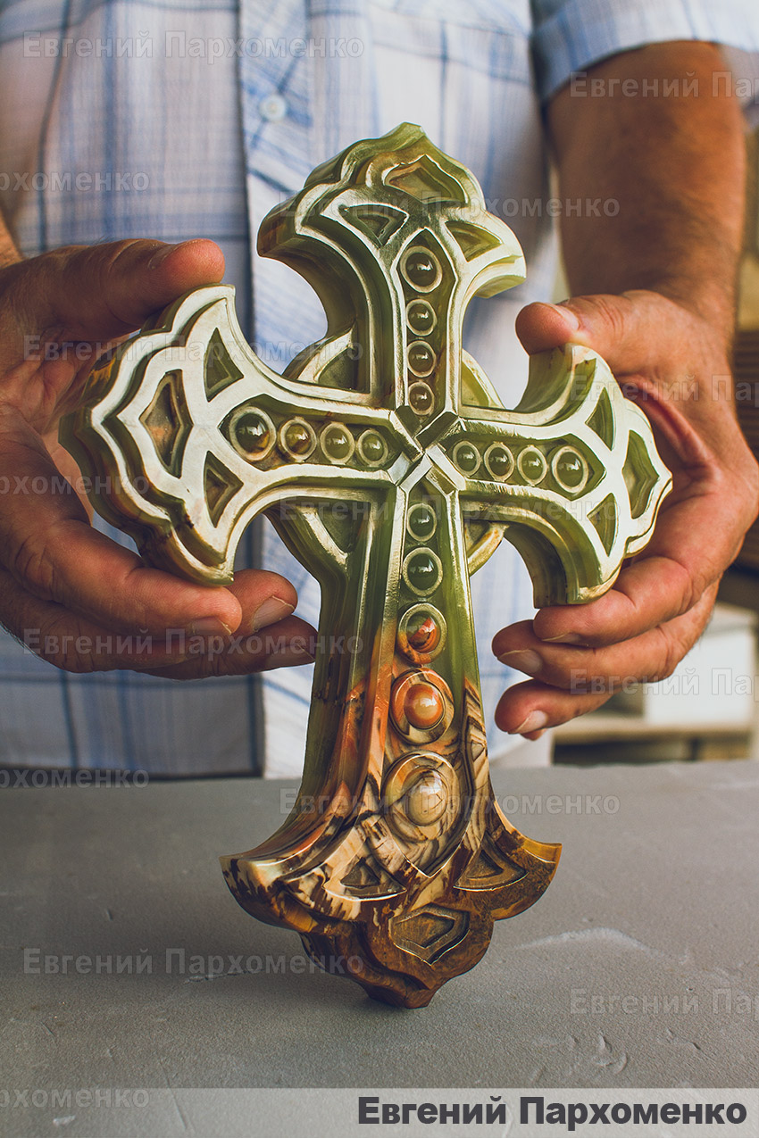 Резьба по зеленому ониксу