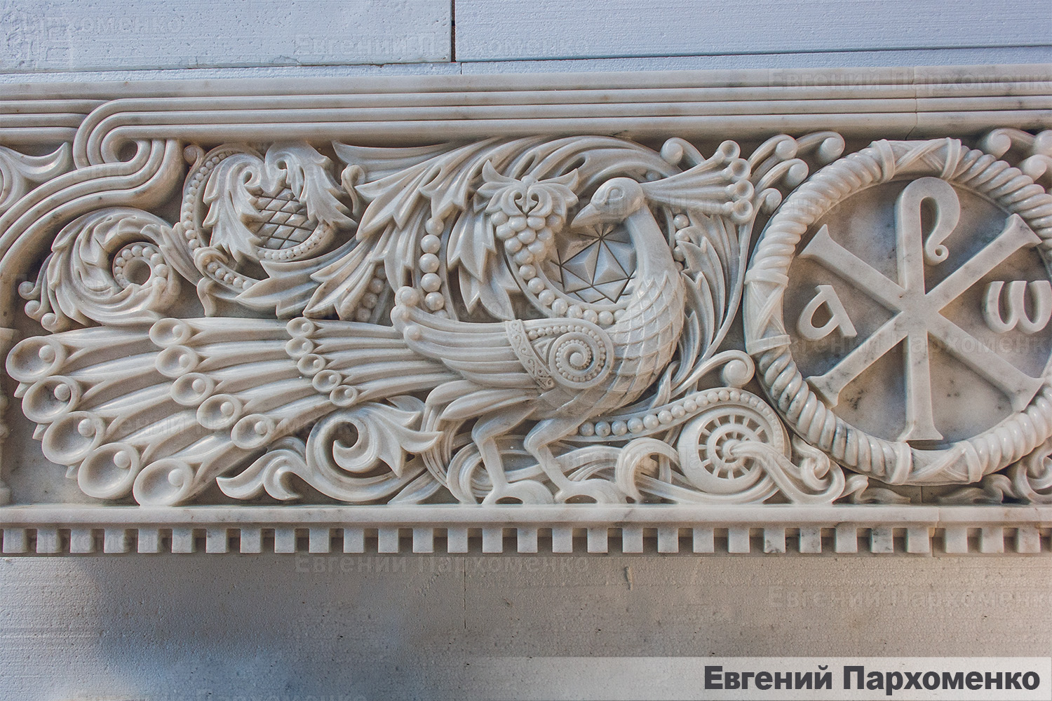 Резьба павлинов для иконостаса в византийском стиле