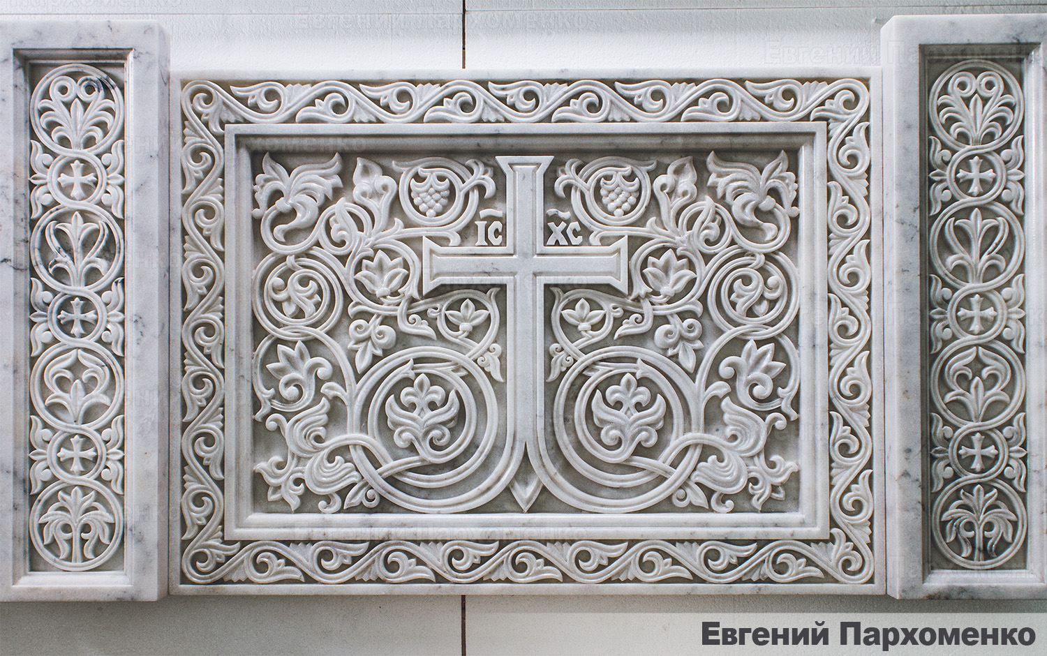 Визайнтийская резьба по мрамору с православным крестом
