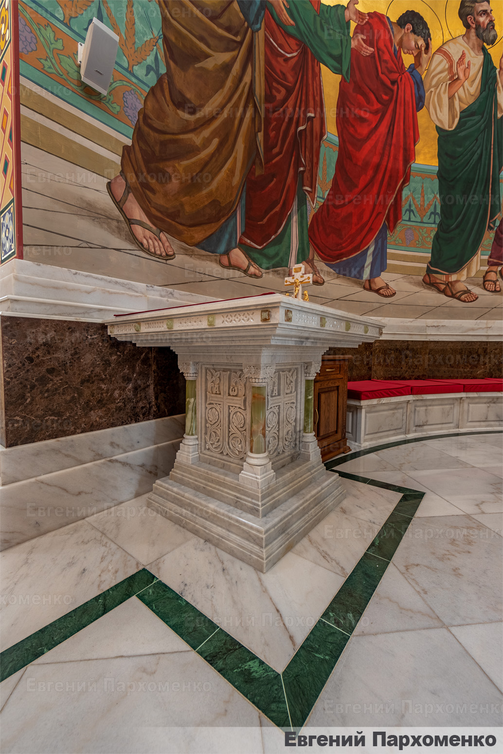 Мраморный жертвенник в византийском стиле