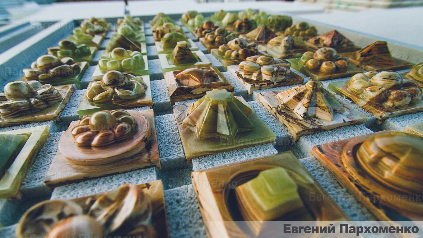 Цветные вставки для рамок иконостаса из Verde Pakistano