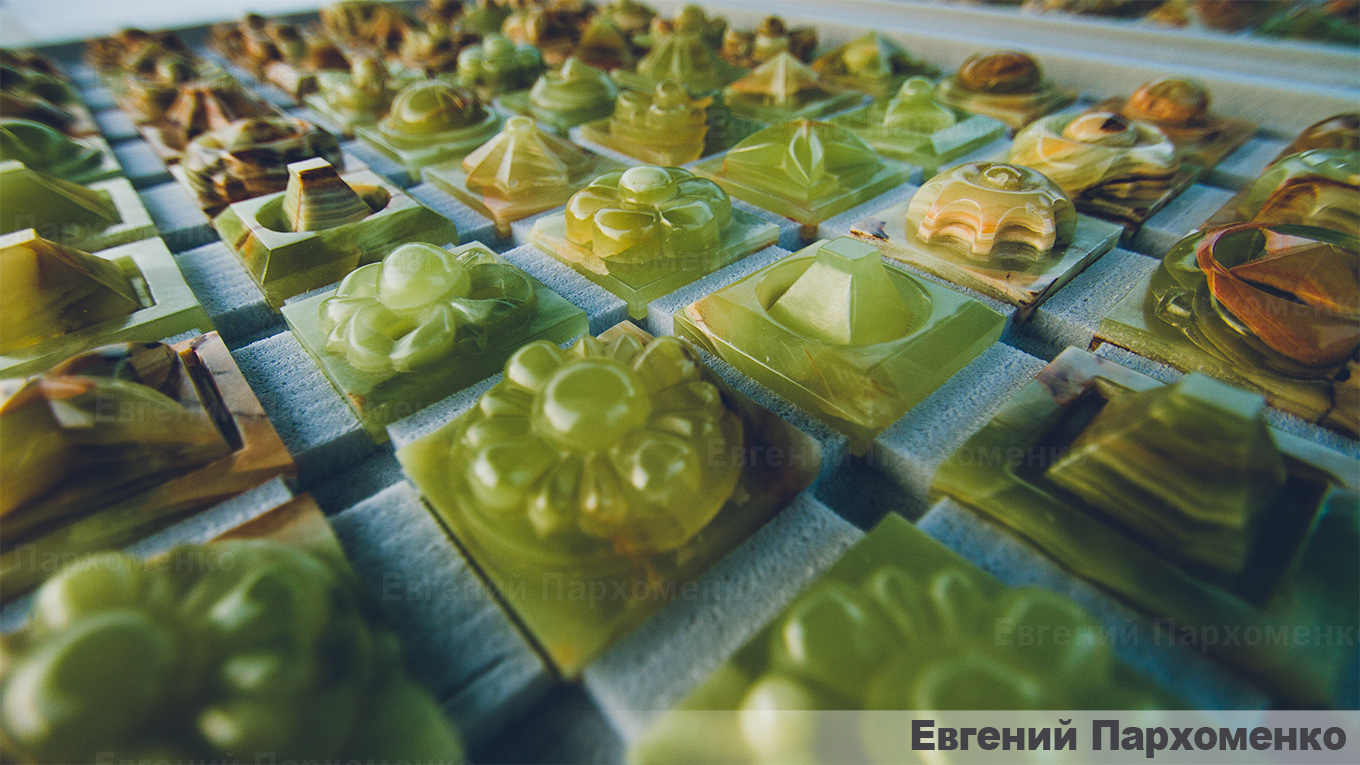 Инкрустации рамок икон из зеленого оникса