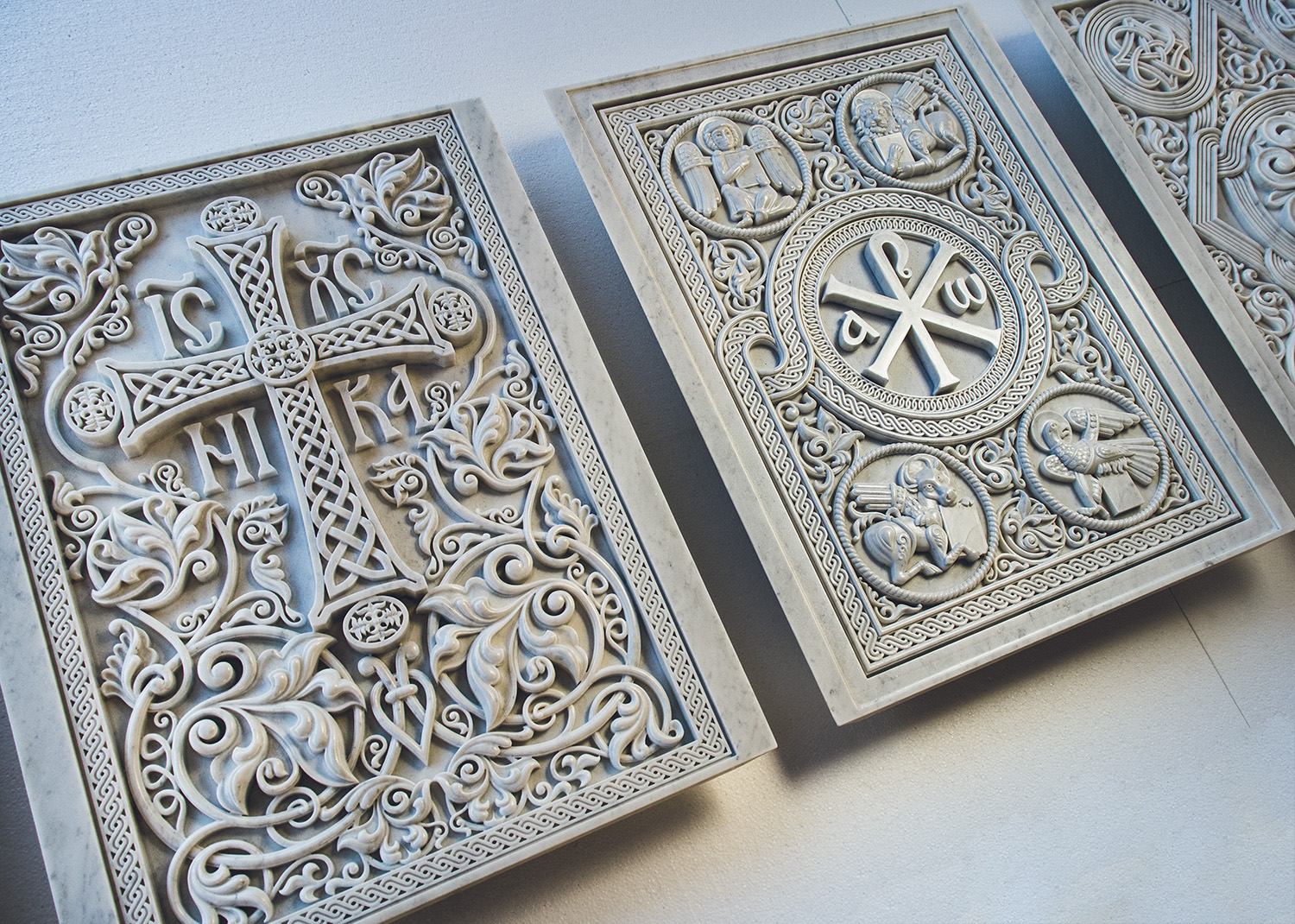 Изделия из мрамора для престола