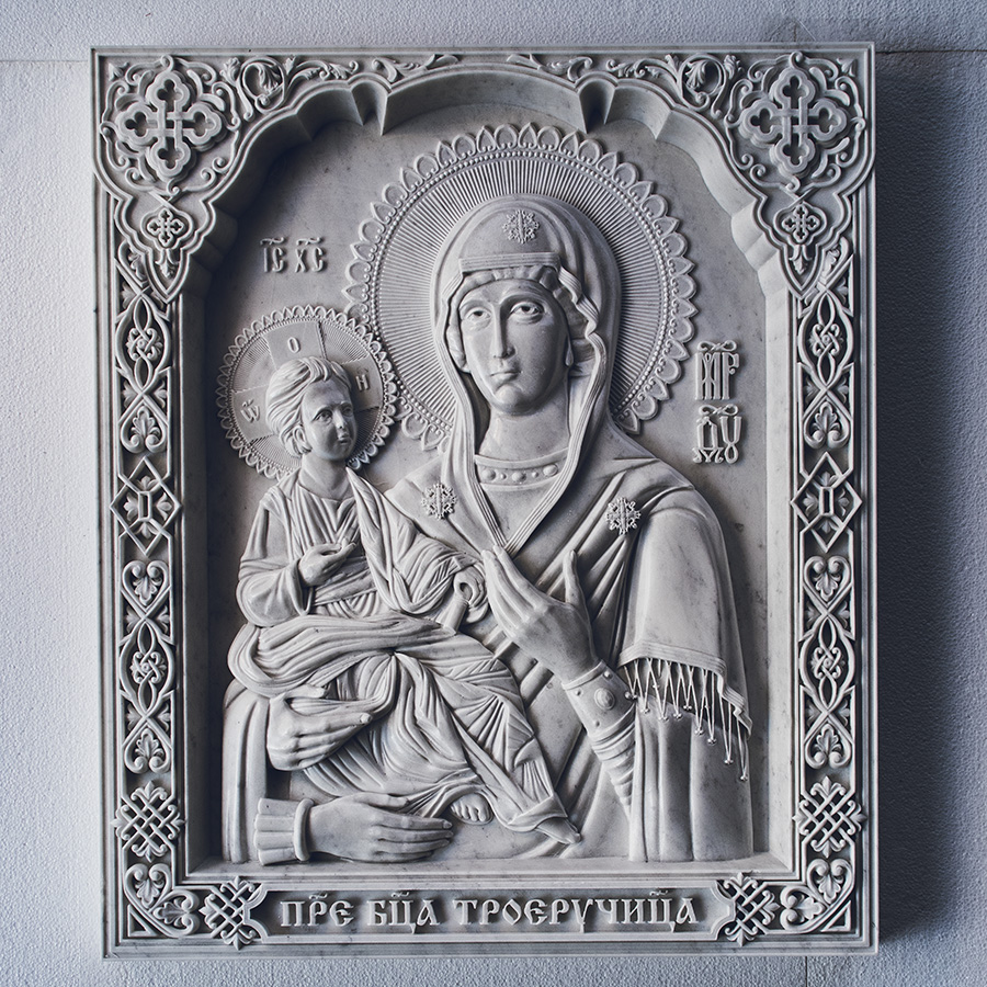 Икона Божьей Матери «Троеручица»