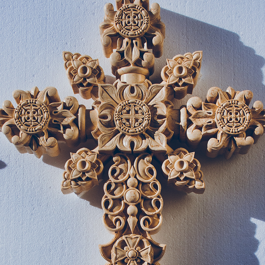 Резной крест из мрамора