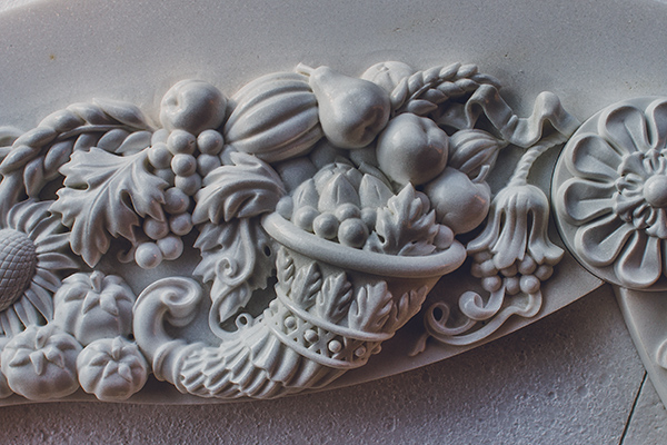 Рог изобилия из мрамора